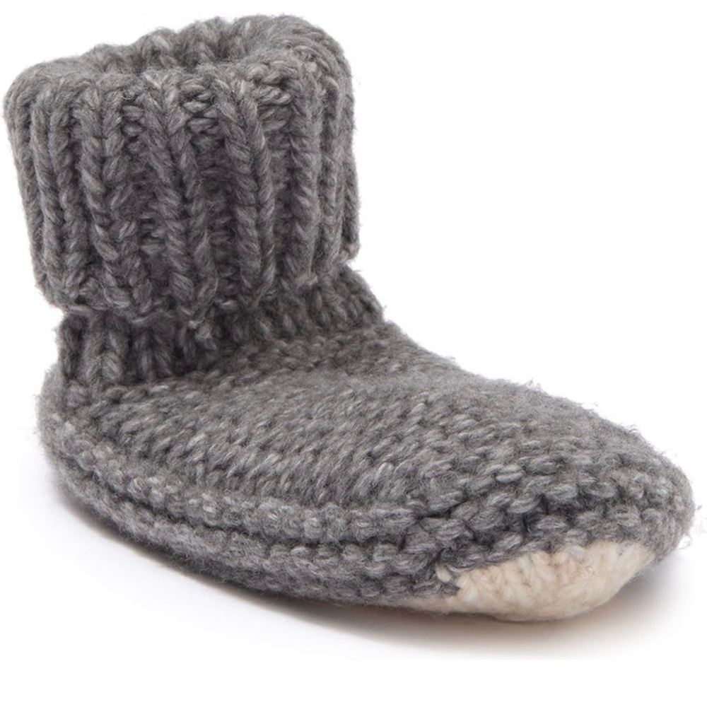 New w/tags Lemon slippers size S/M (women’s 5-7)